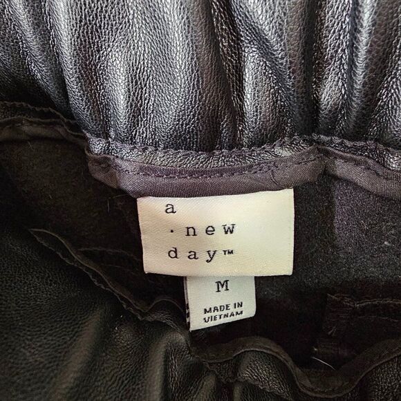 EUC A NEW DAY BLACK FAUX LEATHER TAPERED PANTS STRETCH WAIST SIZE M - Picture 10 of 14